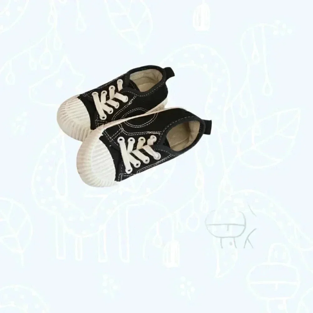Sneaker for kids size (23) 7 blk/wht